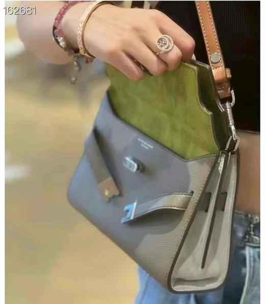 ¥4680🉐这个神仙灰色终于有货啦‼️ TB 省大米的时刻！国内8000➕ Tory burch新款lee radziwill单肩包 年后发 商品图1