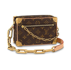 顶级免税版 VIP专柜体验 收到即官网同样 Lv Mini Soft Trunk盒子包 绝对是男女通吃的时髦小包 经典复古，非常耐看 上身莫名的就感觉好帅！