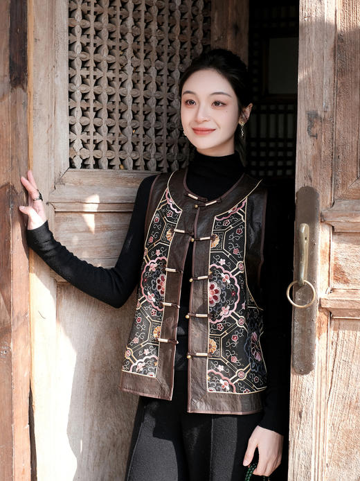 盛唐婧 |中式太阳花绣花对襟马甲 商品图4