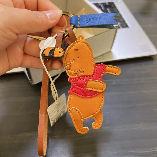 现货❤️迪家限定｜日本小众设计师Gente*小熊维尼可爱包挂钥匙挂🐻！盒子后配 商品图3