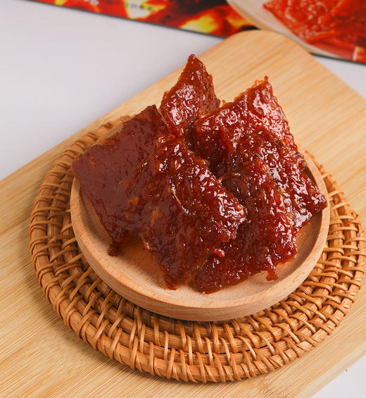 【肉脯煌黑松露猪肉脯】添加4%黑松露 香鲜浓郁 ✅ 精选新鲜里脊肉，不添加鸡肉、淀粉 ✅ 3斤鲜猪肉才能出1斤猪肉脯 用的是传统碳烤工艺，吃起来有股淡淡的烤肉香味 商品图8