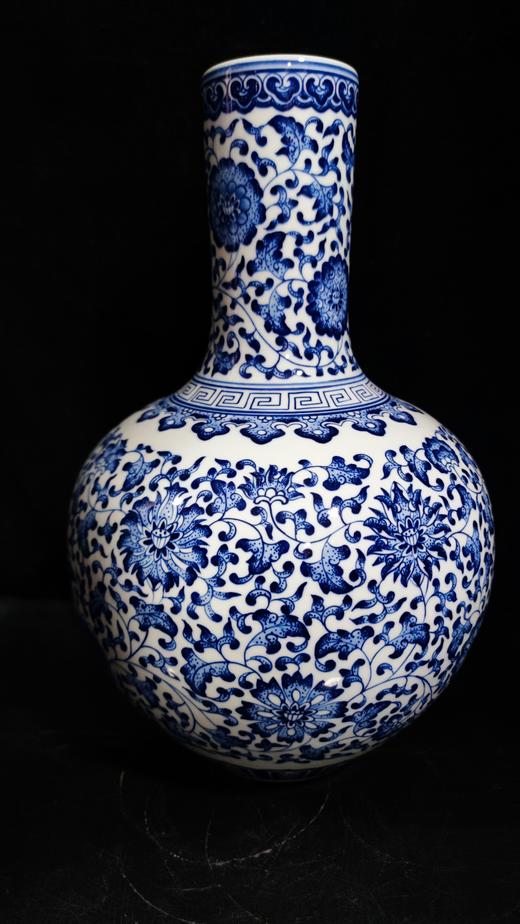 青花缠枝纹天球瓶对瓶 商品图0