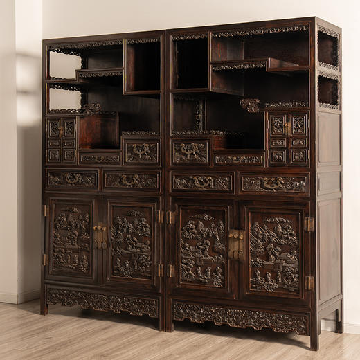 清乾隆 紫檀高浮雕山水人物图博古柜（一对） 商品图4