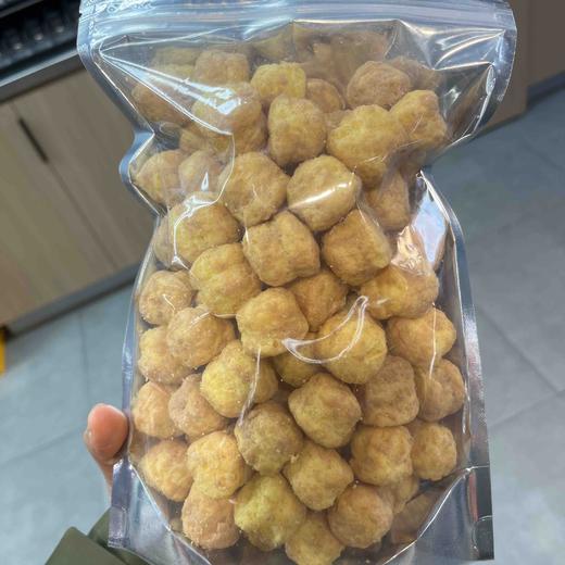 它叫-太妃糖玉米球
外面裹着的是太妃糖
里面是进口玉米球
高级、健康、香的不想停~~ 商品图0