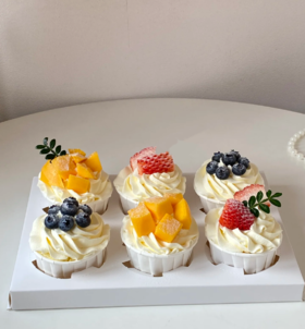 水果纸杯蛋糕