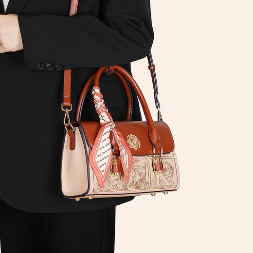 丁摩 国风刺绣中年女士包包新款高级感妈妈斜挎手提包女包婆婆礼物5ZF-19557 商品图4