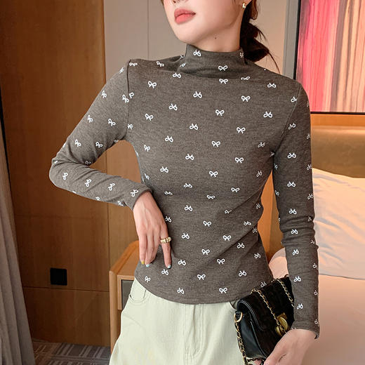 买1送1 半高领洋气女内搭打底衫修身上衣显瘦蝴蝶结碎花长袖 商品图4