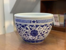 柴窑青花缠枝莲聚宝缸