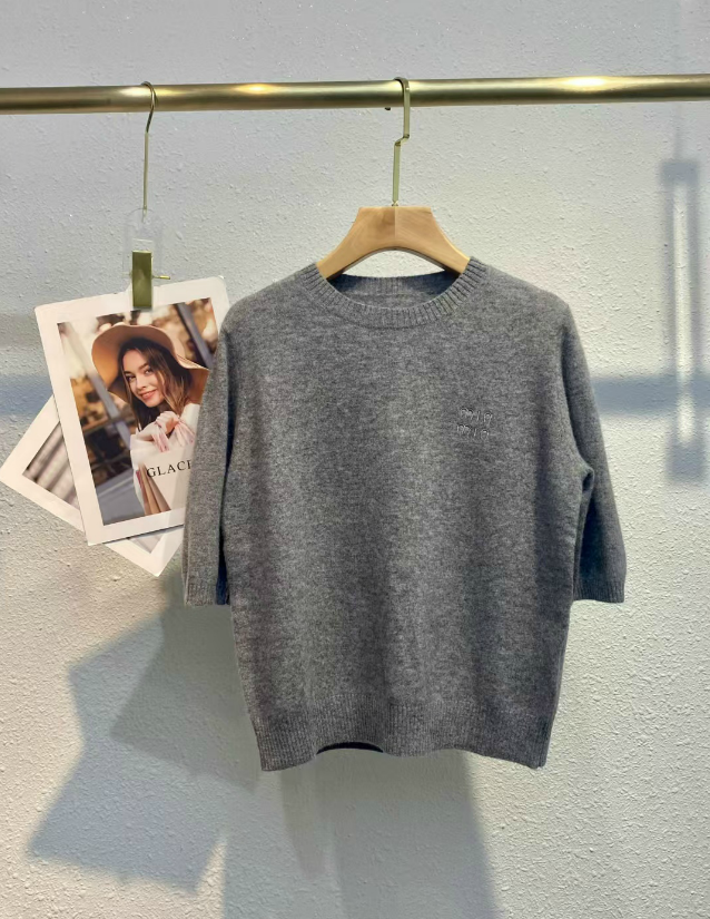 30%羊绒70%羊毛混纺早春针织中袖套头衫