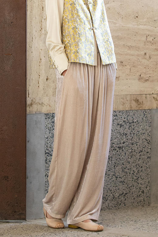 牧衣游原创 丝绒净色裤子女新款柔软垂感文艺宽松百搭休闲裤 见月 商品图5