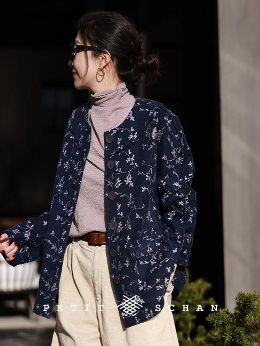 PETIT SCHAN小闪 CLO#710 Silent 无声 羊毛堆堆领卷边提花斜裁套头打底衫 商品图3