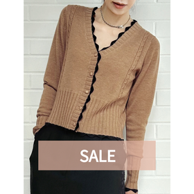 TYNVIE 波浪纹饰边撞色羊绒开衫-卡其色