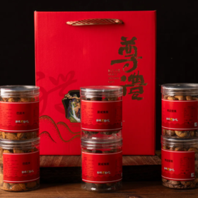 囤年货啦！抢到断货的宝藏『坚果礼盒』 ，无论自己吃还是送亲友，速速囤货！