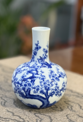 柴窑青花喜上眉梢天球瓶