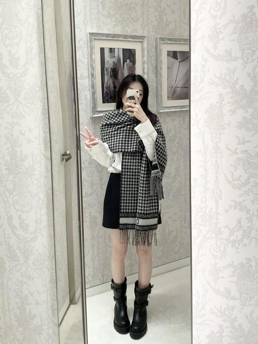 迪奥24年新款千鸟格围巾，这款围巾向经典的粉色和白色千鸟格纹图案致敬（EJ） 商品图0