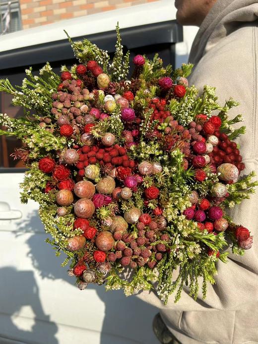 南非进口科恩珊瑚果混搭花束 商品图4