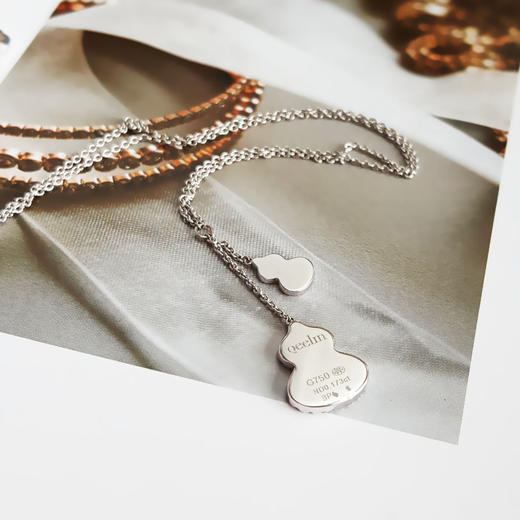 【95新】Qeelin麒麟Wulu系列18K白金镶钻白贝母双葫芦项链女士现售价：8000！301224NJ09 商品图3