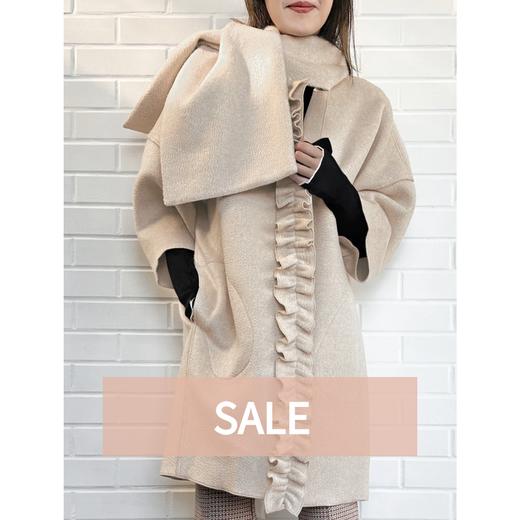 TYNVIE 连围巾木耳边廓形大衣- 杏色 商品图0