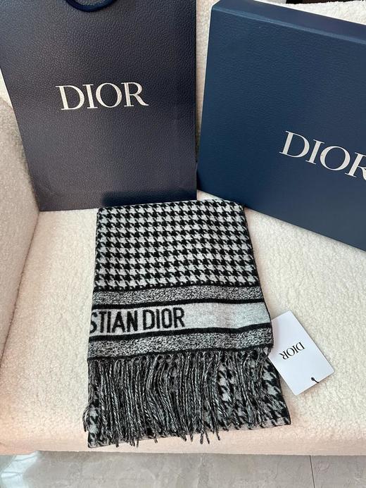 迪奥24年新款千鸟格围巾，这款围巾向经典的粉色和白色千鸟格纹图案致敬（EJ） 商品图8