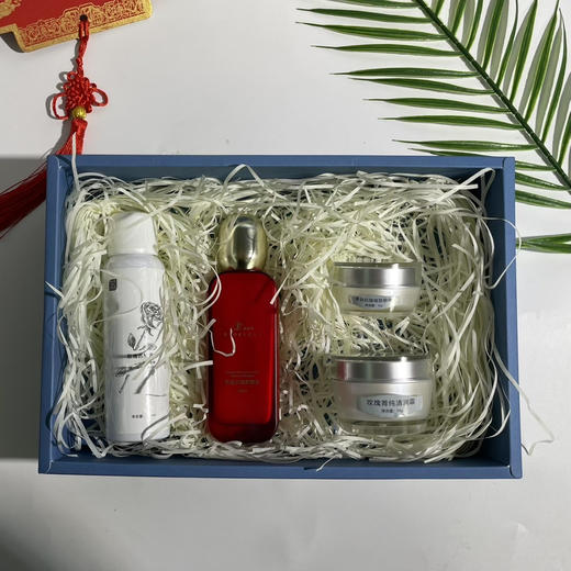 实用而美·套装客制伴手礼  具体咨询猪猪pigmask：礼颂心意 不同需求不同规格：洁肤 补水 修护 紧致 提升 抗皱 防护等多功能定制伴手礼 可根据需求重新组合， 商品图3