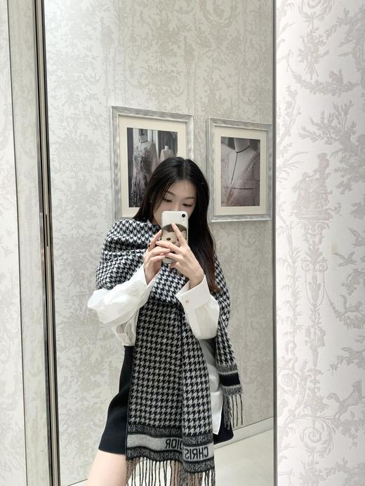 迪奥24年新款千鸟格围巾，这款围巾向经典的粉色和白色千鸟格纹图案致敬（EJ） 商品图2