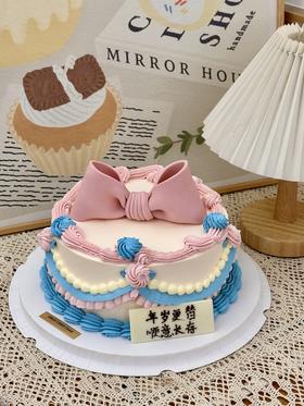 粉色复古蝴蝶结蛋糕 