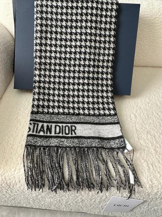 迪奥24年新款千鸟格围巾，这款围巾向经典的粉色和白色千鸟格纹图案致敬（EJ） 商品图6