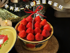 冬天的第一个糖瓷盘草莓蛋糕