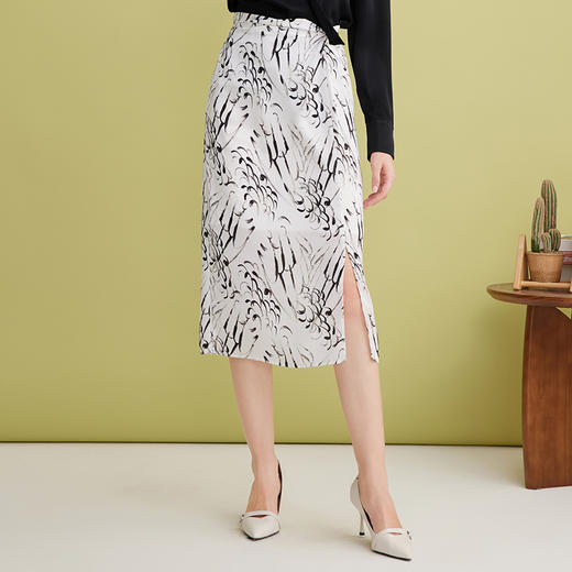 EITIE爱特爱扭结设计OL开叉包臀水墨印花过膝半身裙2025春季新款A2506505 商品图3