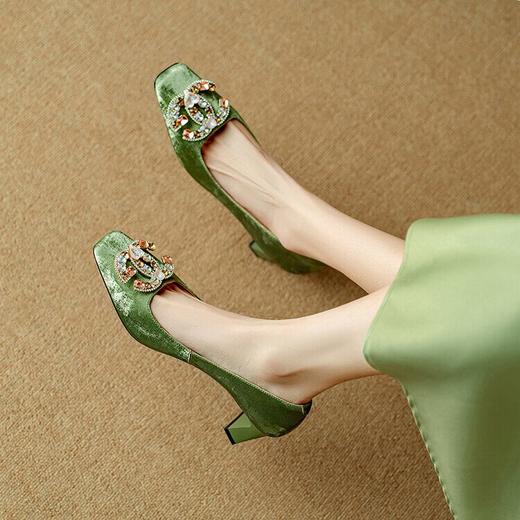 【预售5天】新中式丝绸牛皮国风水钻方扣粗跟单鞋春季一脚蹬里外全皮女鞋DB&M5901 商品图0