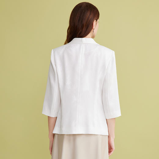 EITIE爱特爱青果领缎面白色高级感收腰短款西装外套春季新款A2503513 商品图4