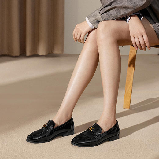 千百度低跟复古乐福鞋女款通勤真皮单鞋一脚蹬小皮鞋A25150160 商品图4