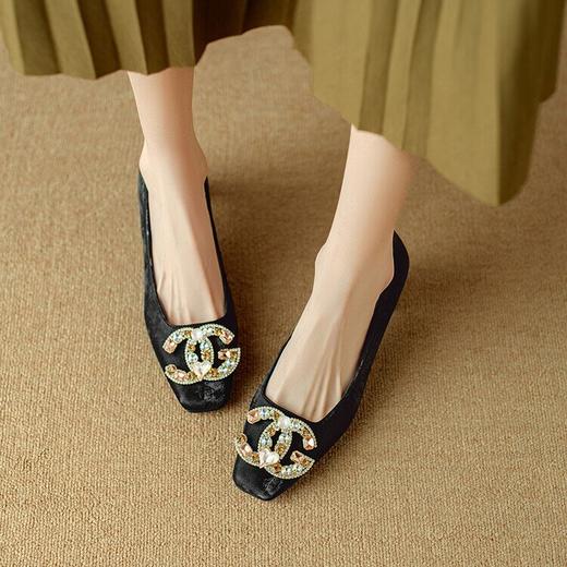 【预售5天】新中式丝绸牛皮国风水钻方扣粗跟单鞋春季一脚蹬里外全皮女鞋DB&M5901 商品图1