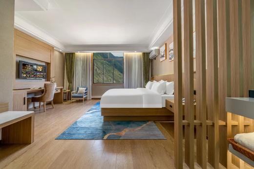 【毕棚沟｜阿佧迪私汤度假酒店｜周末（除节假日）不加价】
♨️川西泡温泉滑雪下榻优选 感受藏羌风情
🏔️邂逅”川西小瑞士”，打卡理小路
🌟准五星标准打造，自然美景与奢华体验 商品图9