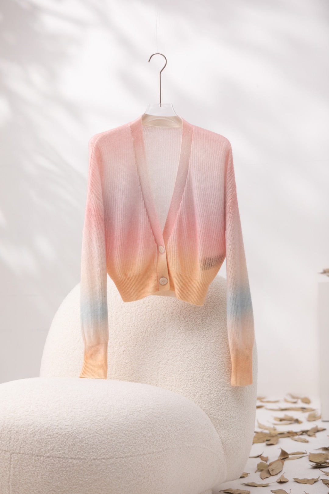 温柔细腻 | 2025早春莫兰迪渐变短款羊绒上衣