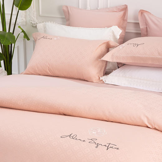 多喜爱 全棉提花四件套 山茶日记 丝光质感 柔滑舒适精美刺绣 温馨粉亲肤纯棉立体提花经典套件提花套件三方拼边设计礼盒包装 商品图2