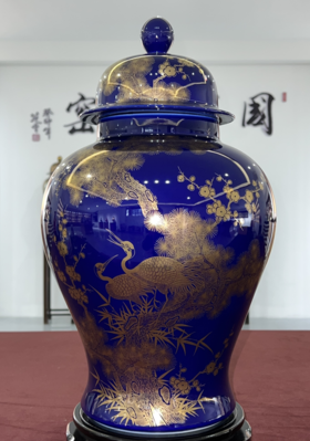 霁蓝描金松鹤延年将军罐