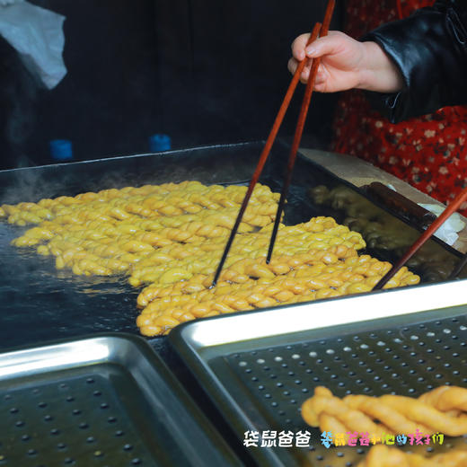 【袋鼠爸爸去哪儿丨咸阳袁家村系列之里享精品民宿】民宿近袁家村主街、小吃街，出门就能感受到古街的市井繁华，院内圆形天井寓意美好，每一个角落细节满满，客房设计风格独特，保留了怀旧情怀的同时融合现代元素 商品图8