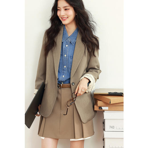 【严选】诗凡黎高级感西装外套2025年春新款轻职场设计通勤气质短款西服7G2210031 商品图2