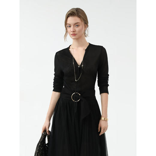 COCOBELLA亲肤微透视抽褶针织衫25春飘带装饰V领打底衫MZ3191 商品图0