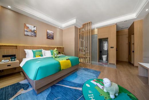 【毕棚沟｜阿佧迪私汤度假酒店｜周末（除节假日）不加价】
♨️川西泡温泉滑雪下榻优选 感受藏羌风情
🏔️邂逅”川西小瑞士”，打卡理小路
🌟准五星标准打造，自然美景与奢华体验 商品图3