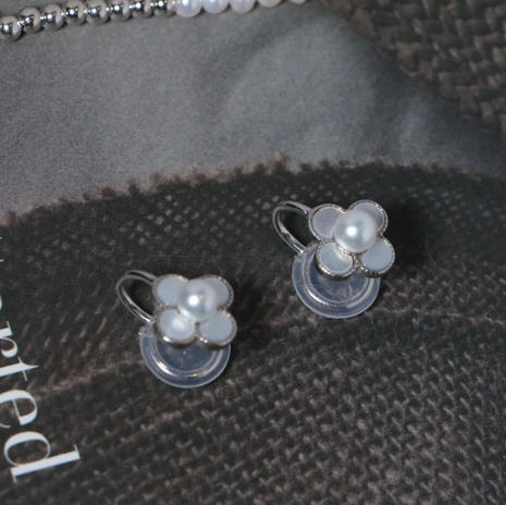 甄珠贝 淡水珍珠耳夹 极光淡水4-5mm 正圆，基本无暇 商品图0