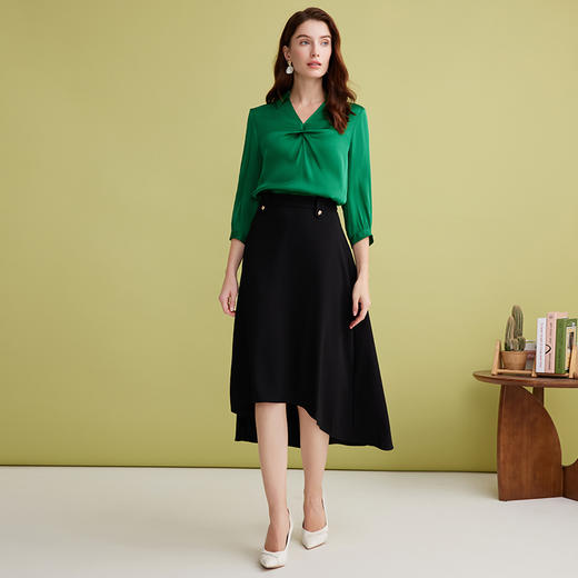 EITIE爱特爱2025春季新款高级感气质V领直筒显瘦纯色七分袖衬衫上衣A2513523 商品图1