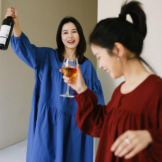 绽放旅行女装113朵/亚麻棉圆领落肩长袖塔克捏褶宽松大摆连衣裙 商品图0