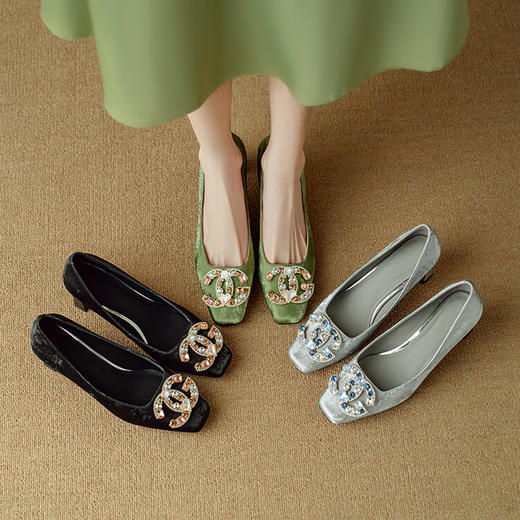 【预售5天】新中式丝绸牛皮国风水钻方扣粗跟单鞋春季一脚蹬里外全皮女鞋DB&M5901 商品图2