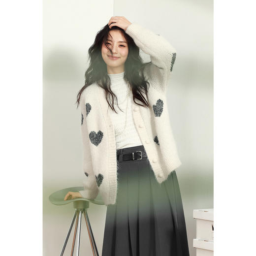 【严选】诗凡黎爱心珠片提花针织开衫2025春新款时髦洋气宽松百搭羊毛外套7FC131531 商品图2