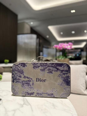 重磅来袭，高端茶具套装，原单Dior动物系列，送礼佳品，杯身晶莹剔透温柔如玉，非常有收藏价值的一套茶具，生活真的得充满仪式感。