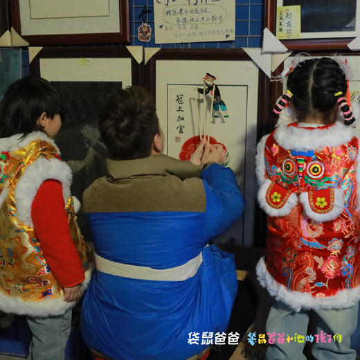 【袋鼠爸爸去哪儿丨咸阳袁家村系列之里享精品民宿】民宿近袁家村主街、小吃街，出门就能感受到古街的市井繁华，院内圆形天井寓意美好，每一个角落细节满满，客房设计风格独特，保留了怀旧情怀的同时融合现代元素 商品图9