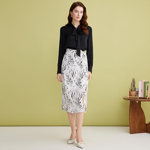EITIE爱特爱扭结设计OL开叉包臀水墨印花过膝半身裙2025春季新款A2506505 商品图1
