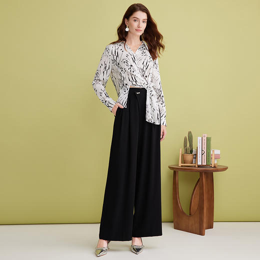 EITIE爱特爱宽松不对称设计水墨印花显瘦通勤衬衫上衣2025春新款A2513505 商品图1